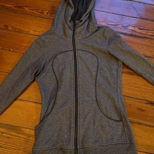 Old school lulu jacket size small . Nice and long , great hood